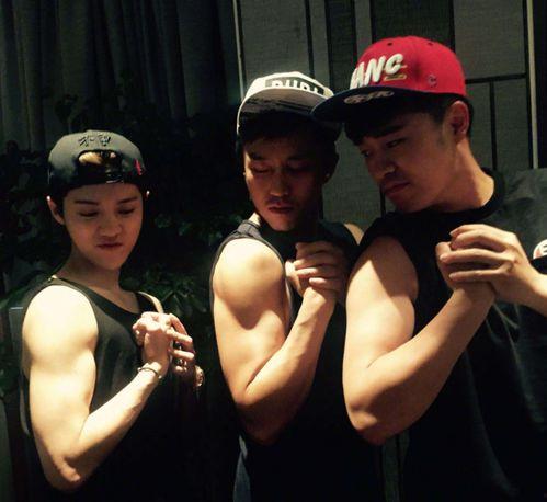 邓超爆料鹿晗腹肌照视频,健身成果引网友热议